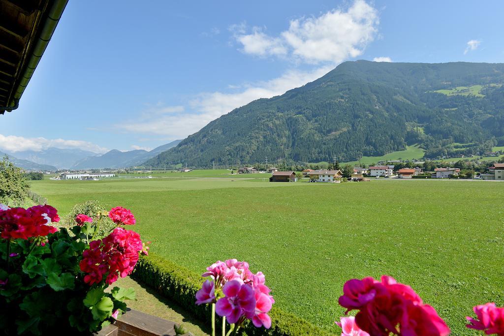 Haus Schroll Apartment Ried im Zillertal Bagian luar foto
